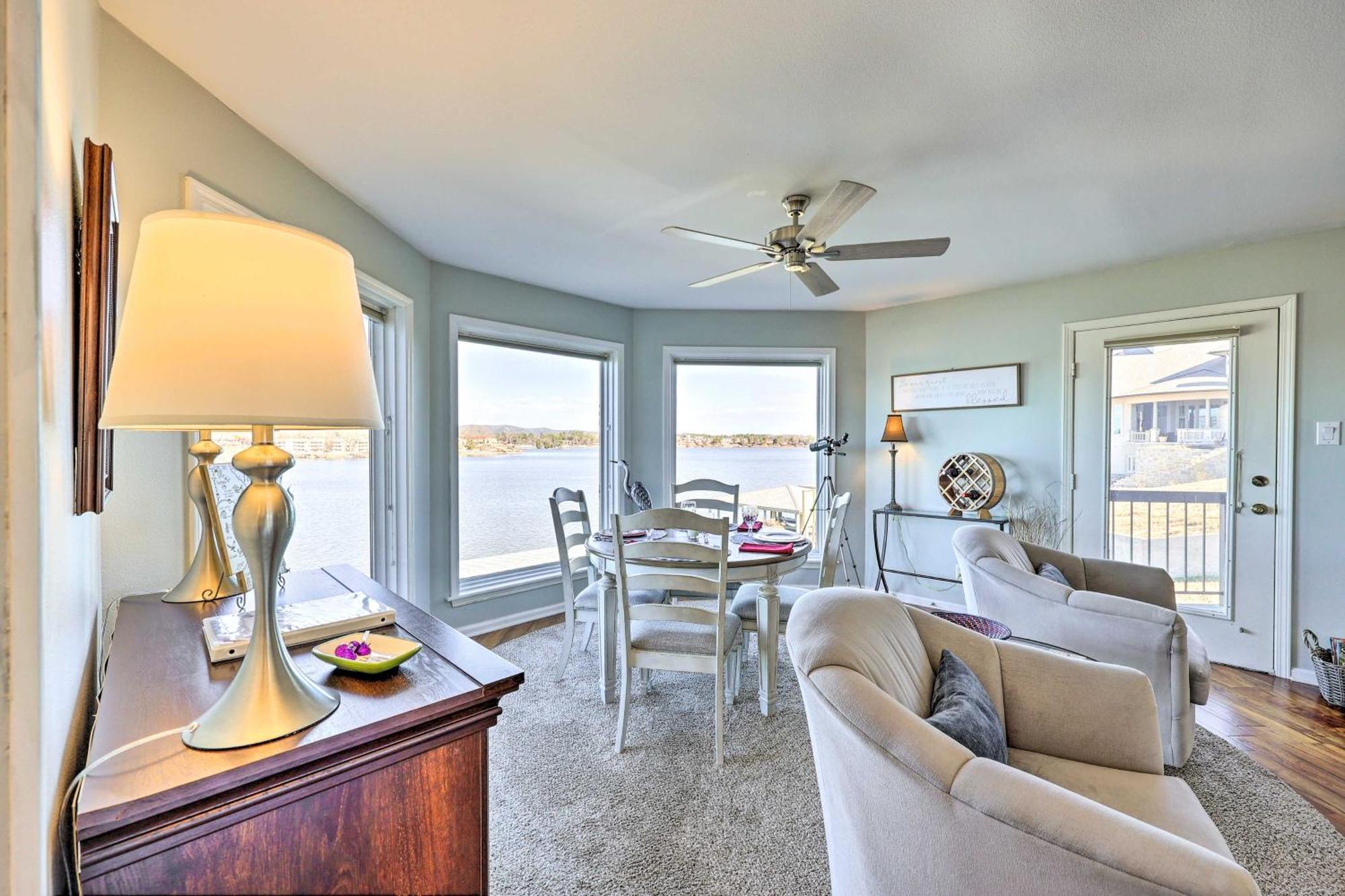 Waterfront With Pool Access! Apartment *